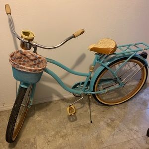 Women beach cruiser